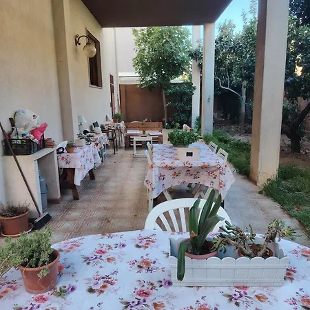 Tina' S House
